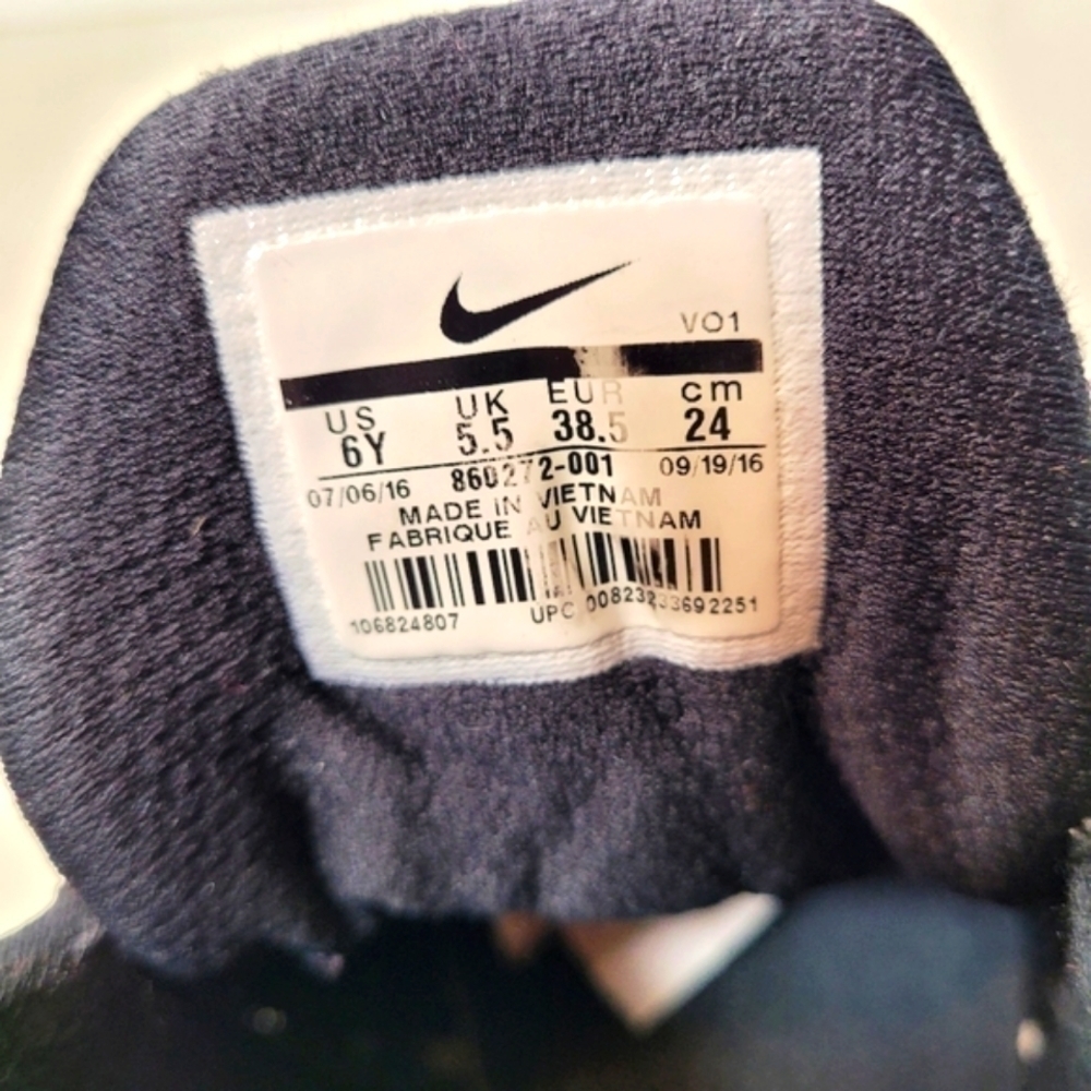Nike Boy's LeBron Zoom Witness Black Basketball Shoes 6Y - Picture 11 of 11